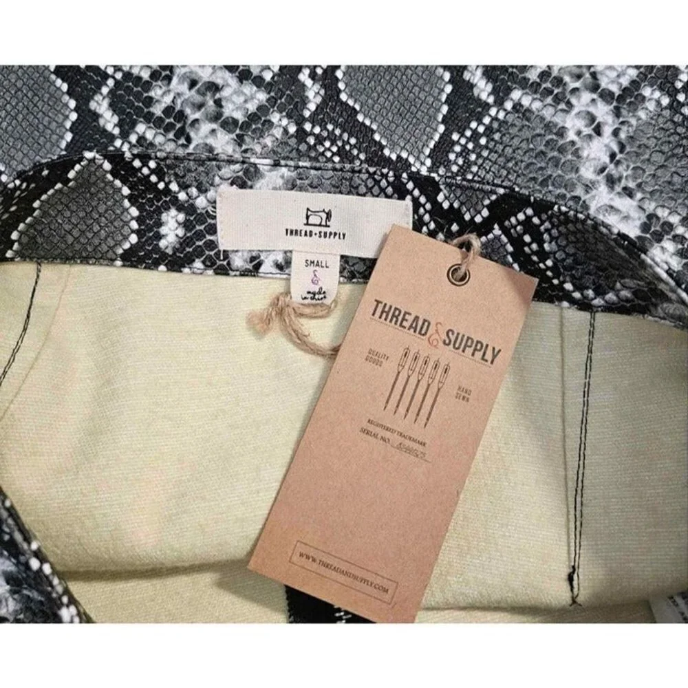 Thread & Supply Womens Faux Leather Back Zip Snake Print Mini Skirt Sz Small